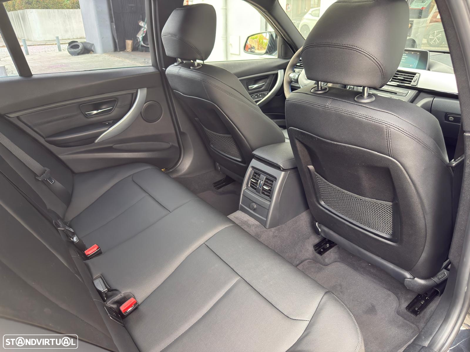 BMW 320 d Pack M - 16