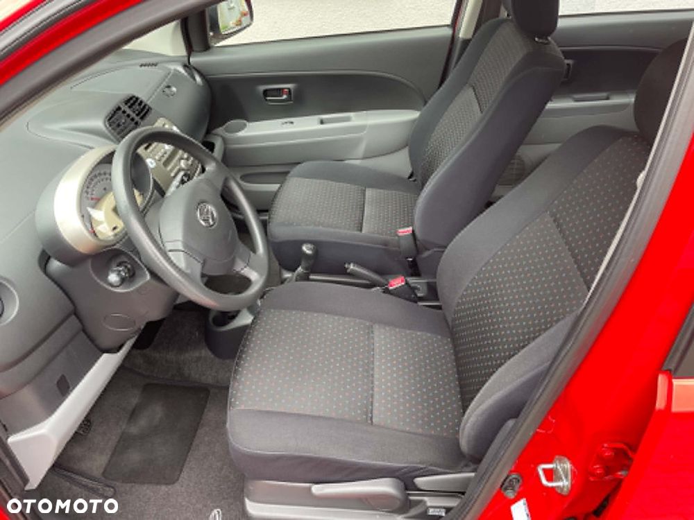 Daihatsu Sirion 1.0 - 5