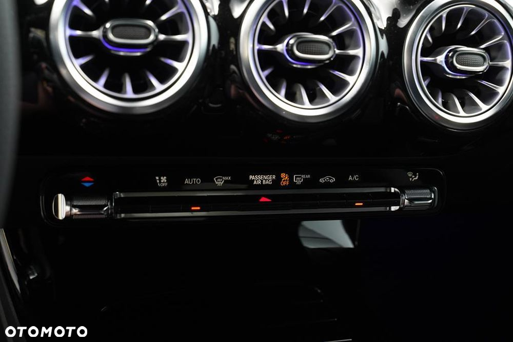 Mercedes-Benz CLA 200 mHEV AMG Line 7G-DCT - 17