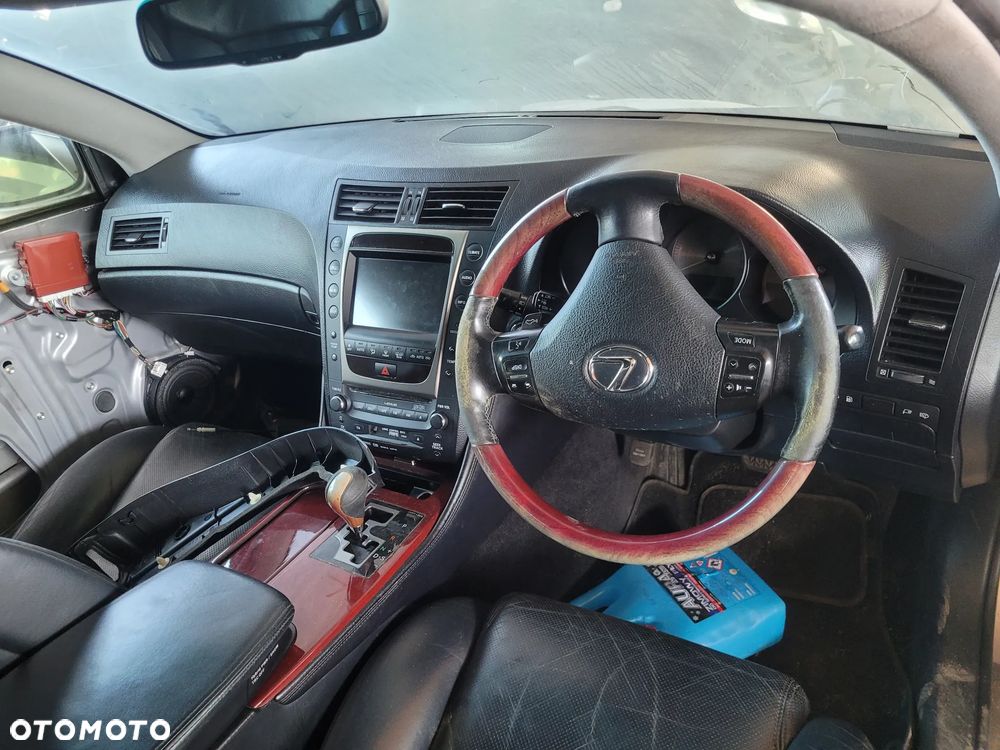 LEXUS GS III 3 450H fotel fotele kanapa deska kokpit podsufitka boczek boczki klamka podłokietnik licznik prędkościomierz - 2