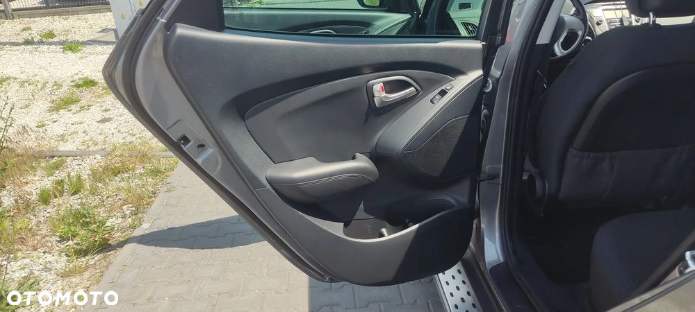 Hyundai ix35 1.6 2WD Fifa World Cup Edition - 24