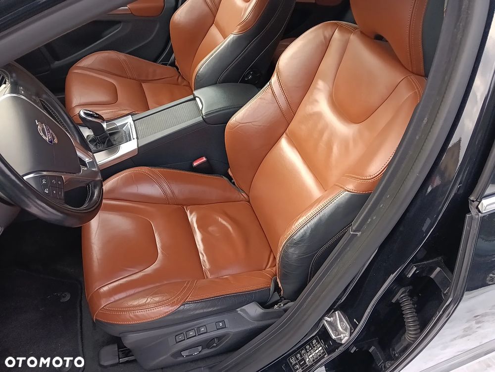 Volvo V60 D6 AWD Plug-in Hybrid R-Design Momentum - 39