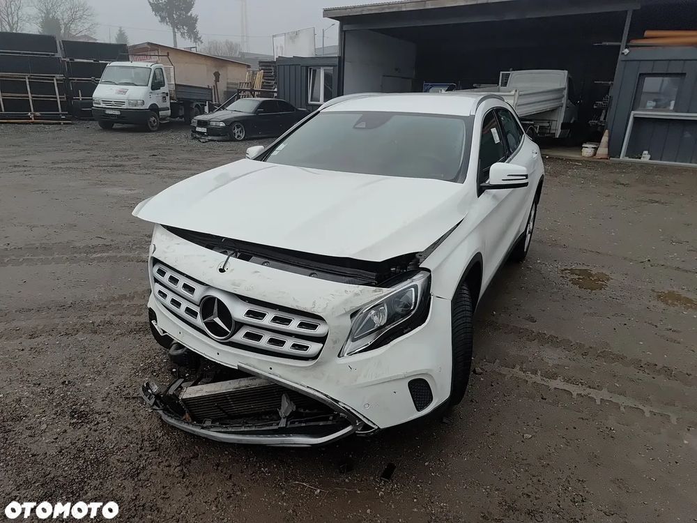 Mercedes-Benz GLA - 2