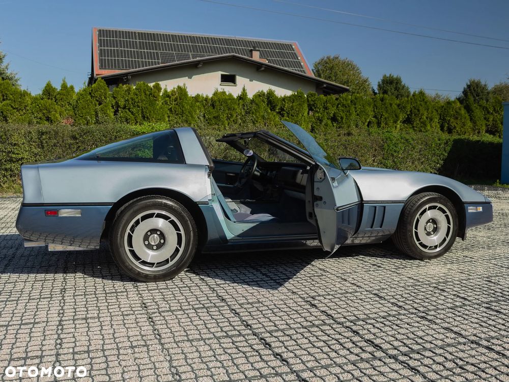 Chevrolet Corvette - 17