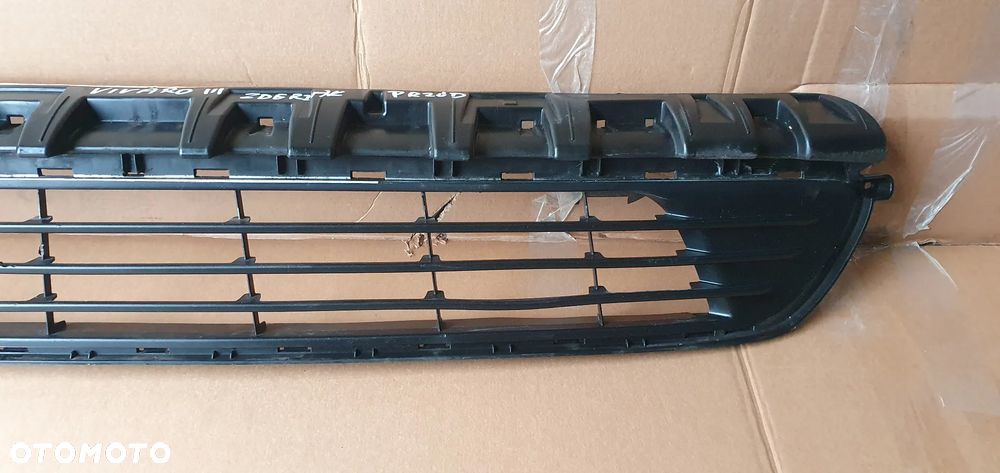 Kratka zderzaka środkowa przód Opel Vivaro B Trafic III 93868858 622543504R - 3