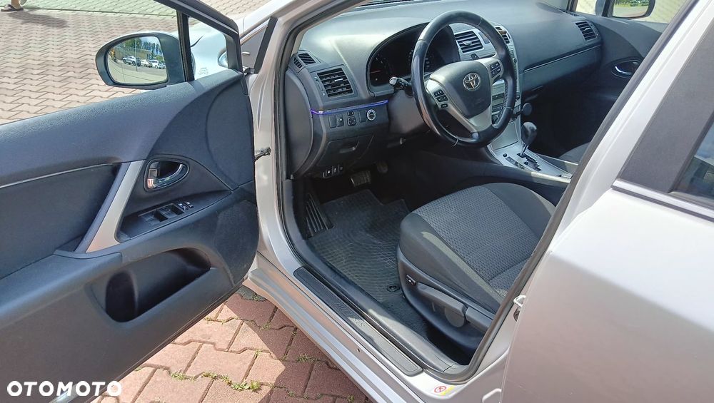 Toyota Avensis 2.0 Style MS - 24