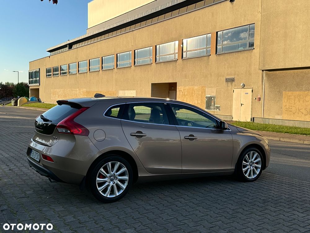 Volvo V40 D4 Inscription - 14