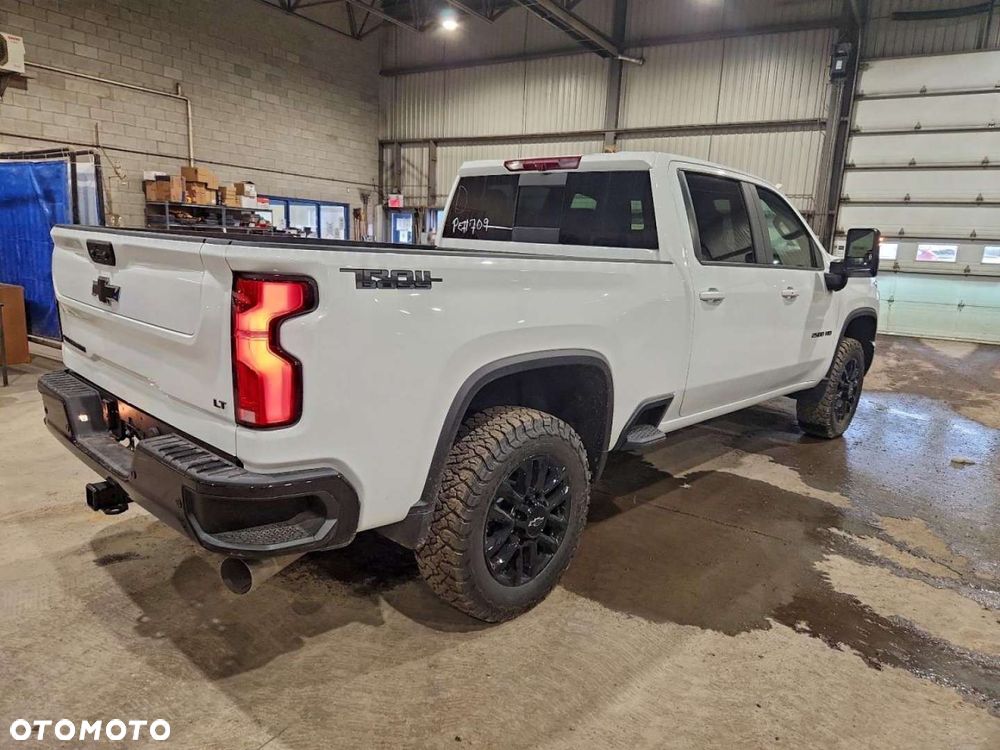 Chevrolet Silverado - 9