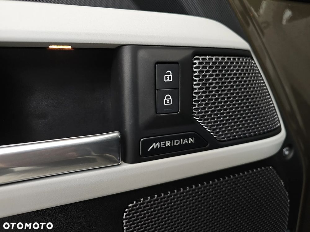 Land Rover Defender 3.0 D300 mHEV X-Dynamic HSE - 12
