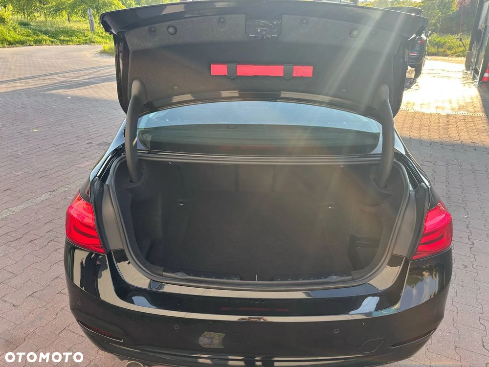 BMW Seria 3 318i - 10