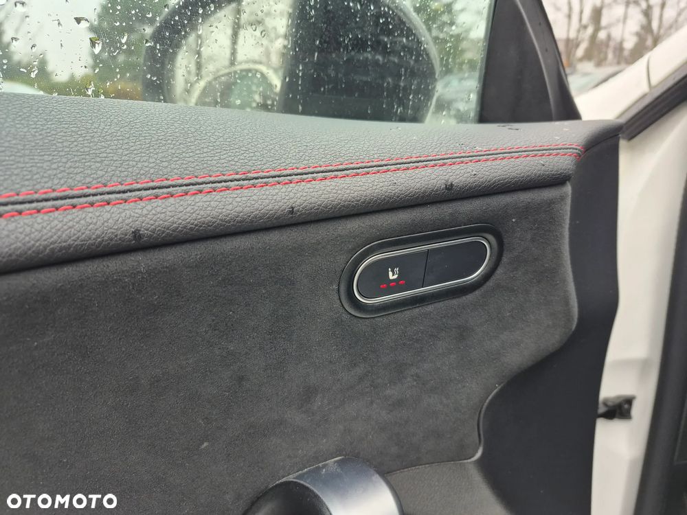 Mercedes-Benz CLA 200 AMG Line 7G-DCT - 17