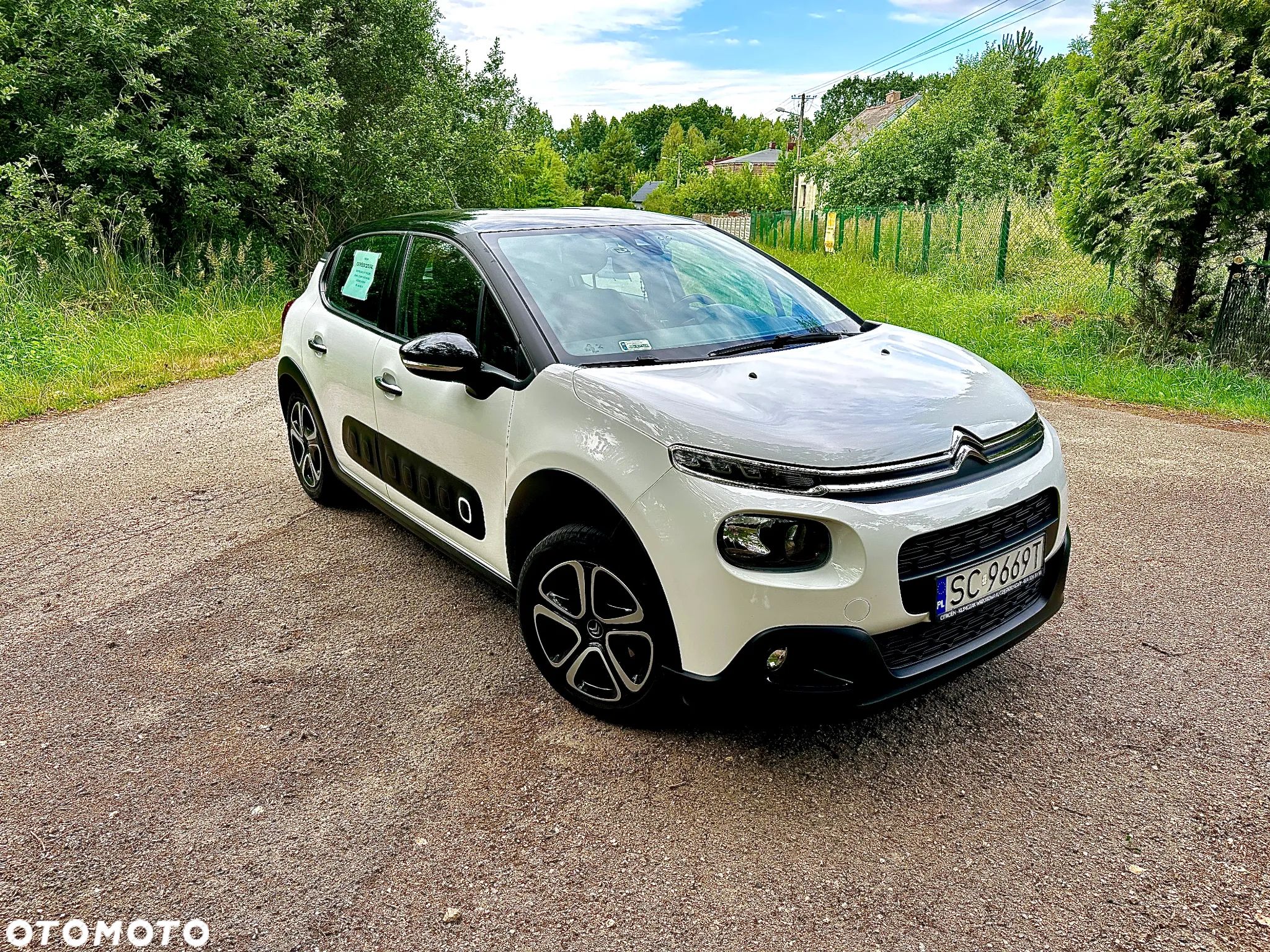 Citroën C3 1.2 PureTech GPF Shine - 1