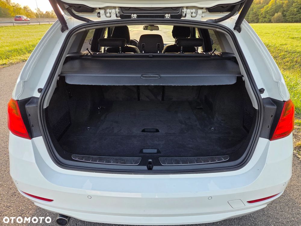 BMW Seria 3 318d xDrive - 25