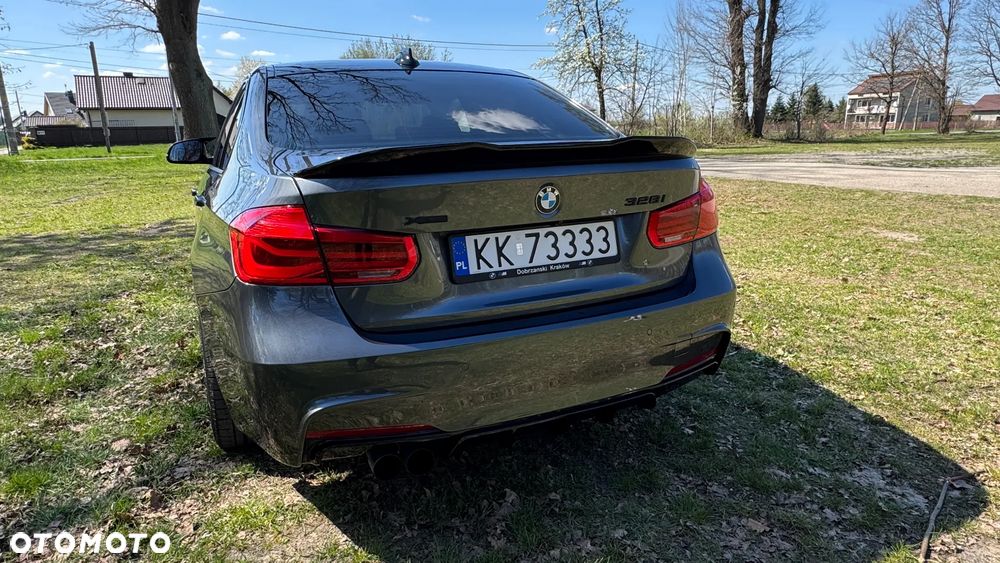 BMW Seria 3 328i xDrive Sport Line - 4