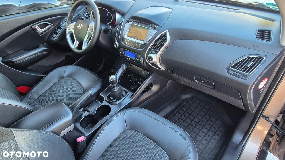 Hyundai ix35 1.7 CRDi 2WD blue Finale Gold - 25