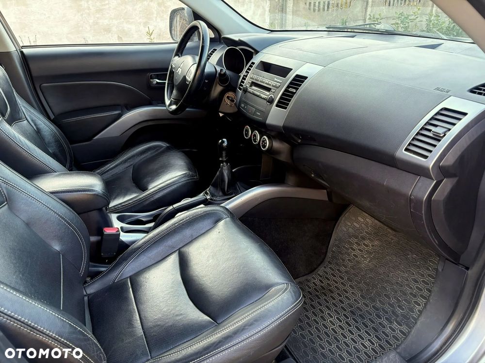 Mitsubishi Outlander - 10
