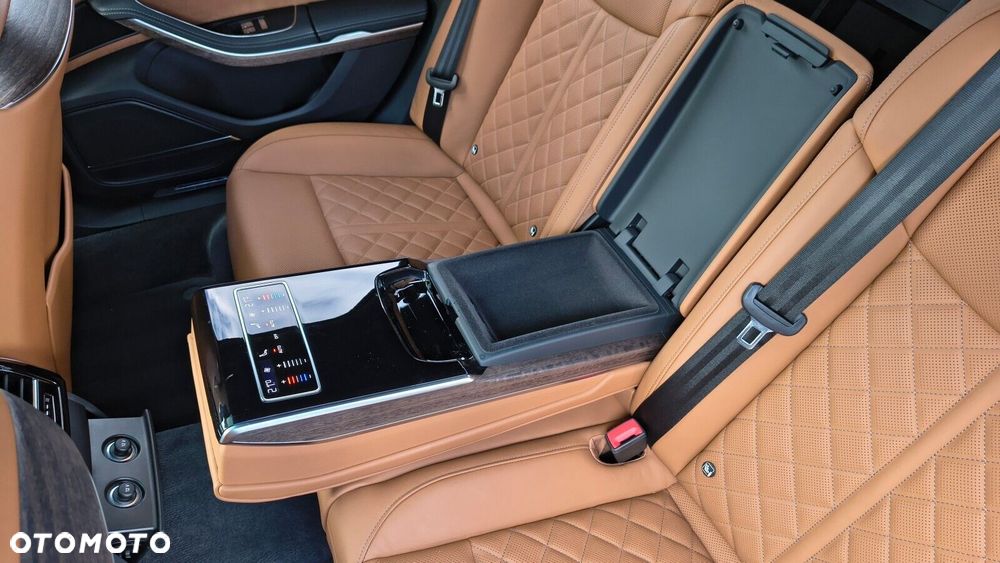 Audi A8 - 35