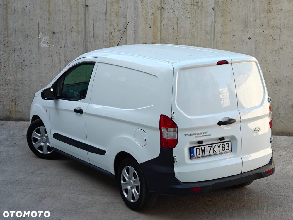 Ford Transit Courier - 11