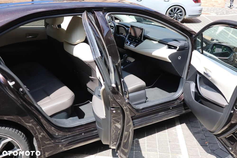 Toyota Corolla 1.8 Hybrid Executive - 16