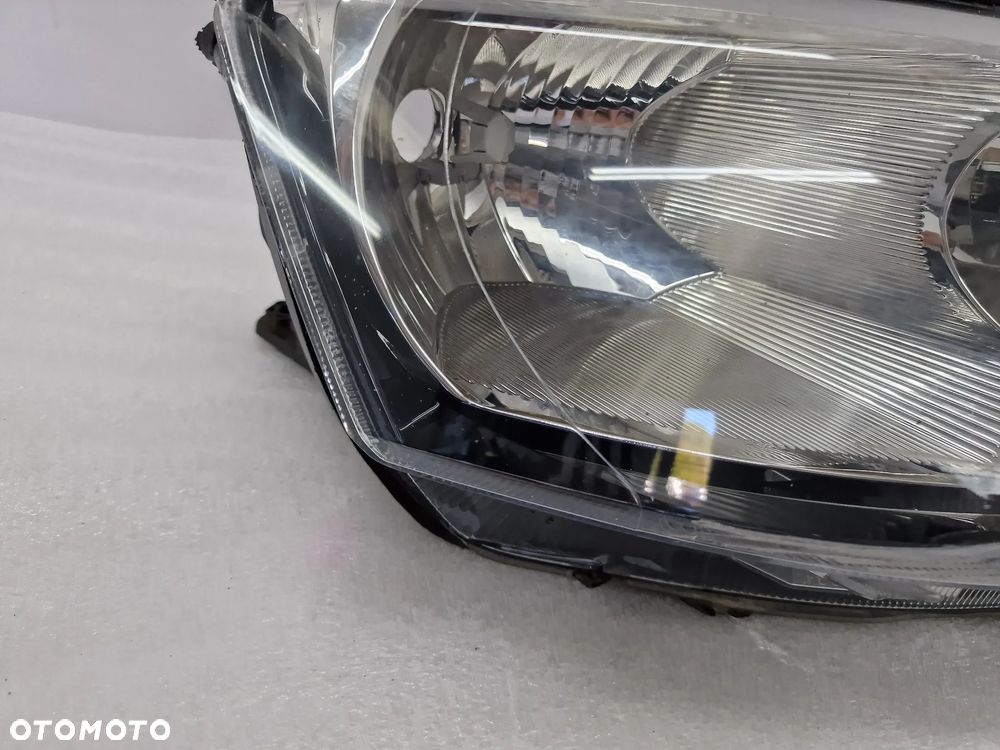 SKODA RAPID 12- PRAWA ZWYKŁA LAMPA PRZEDNIA PRZÓD , NR 5JB941016 , NR AUKCJI LA138 - 8