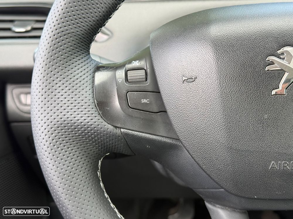 Peugeot 208 1.6 BlueHDi Style — fotografia 19