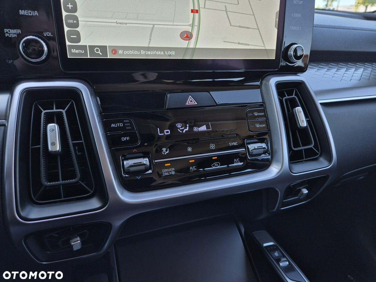 Kia Sorento - 32
