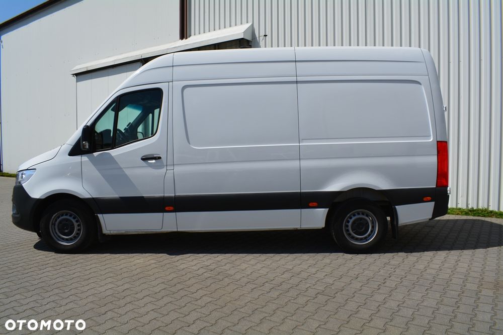Mercedes-Benz Sprinter 907 319 CDI - 10