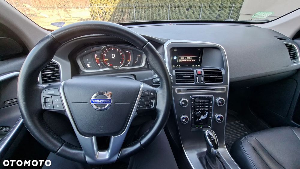 Volvo XC 60 T6 AWD Geartronic Momentum - 9