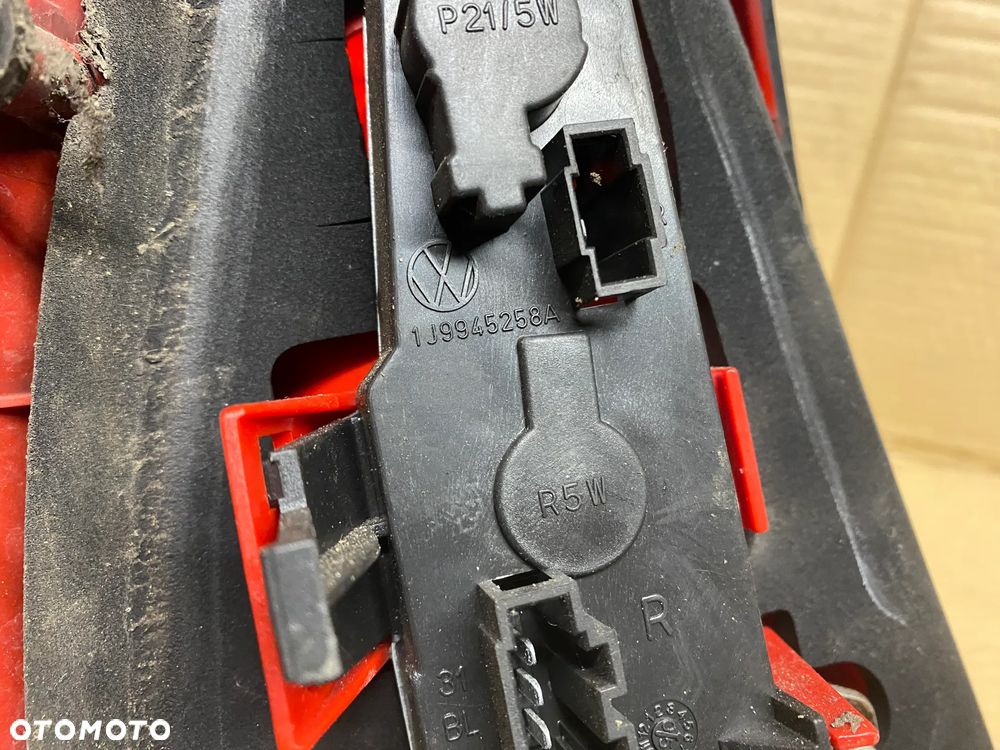 LAMPA TYLNA PRAWA VOLKSWAGEN VW GOLF IV 1J9945258A - 5