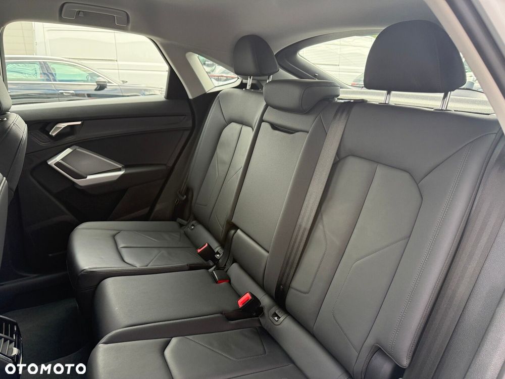 Audi Q3 Sportback - 12