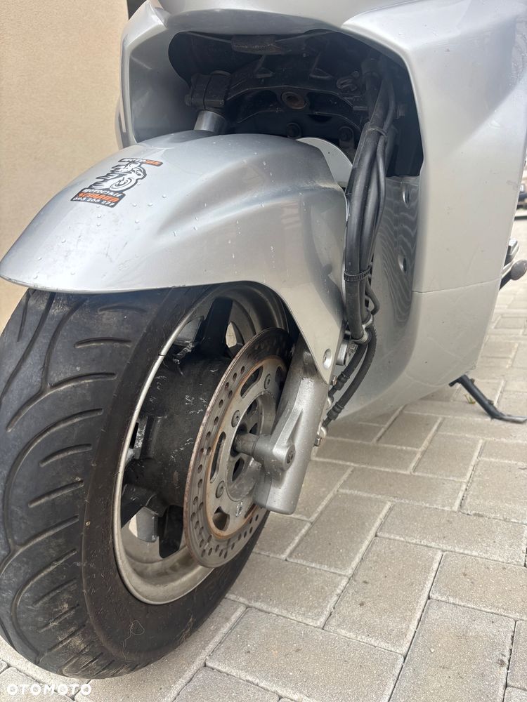 Suzuki Burgman - 13