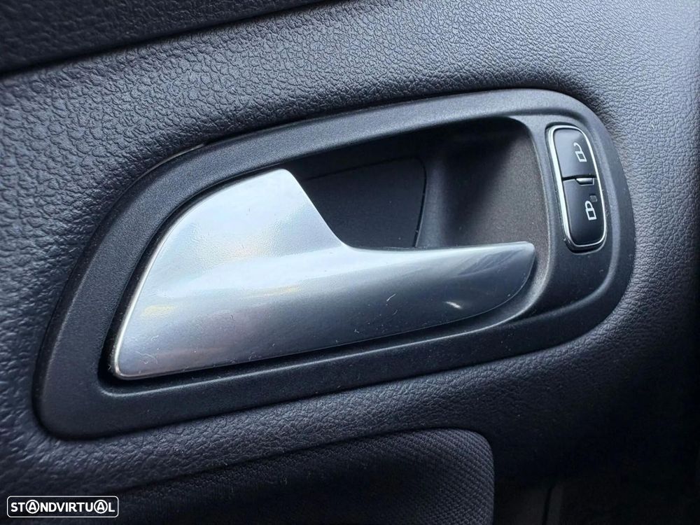 Ford Focus 1.0 EcoBoost S&S COOL&CONNECT DESIGN - 35