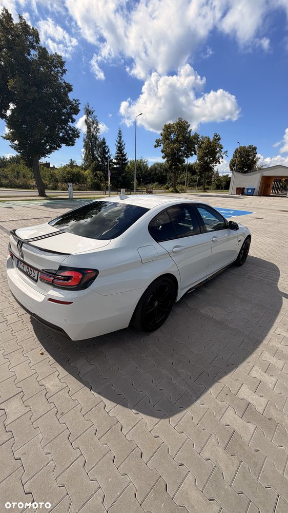 BMW Seria 5 525d xDrive - 12
