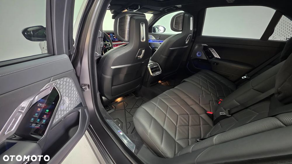 BMW Seria 7 - 32