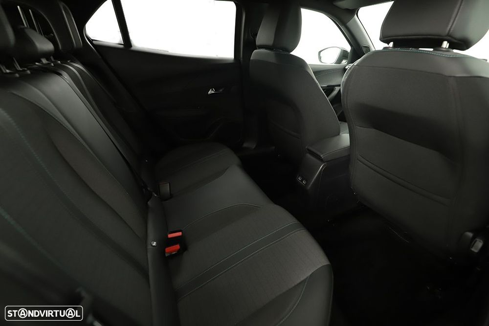Peugeot 2008 1.2 PureTech Allure EAT8 - 23