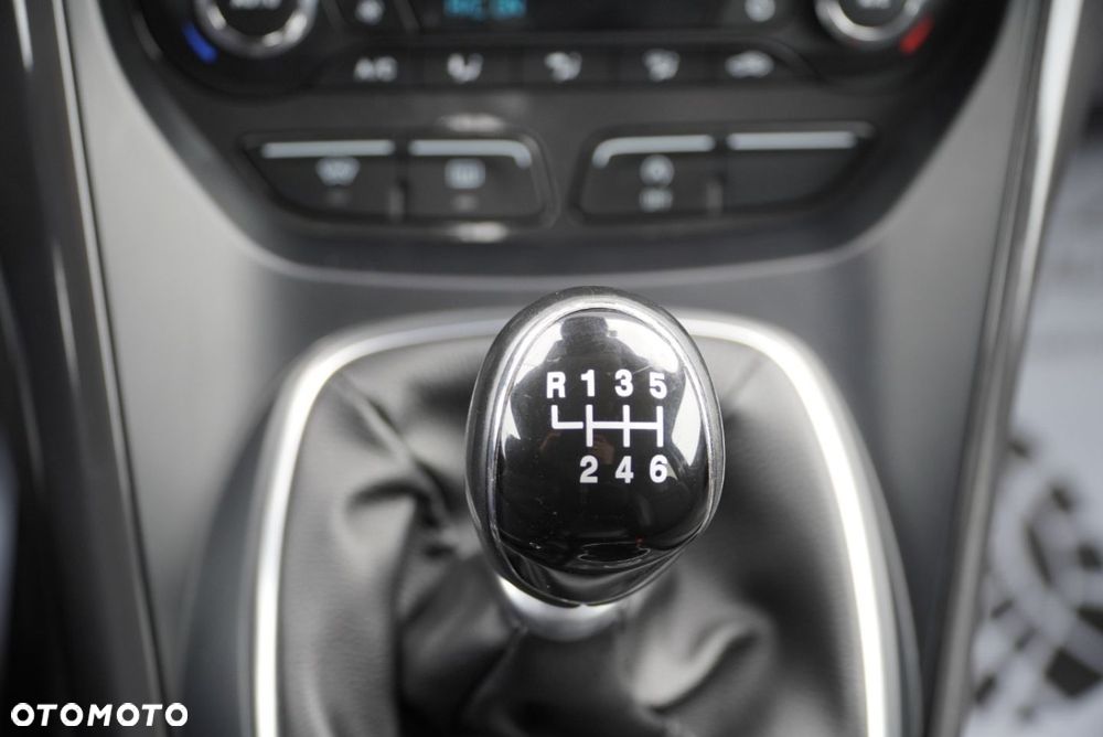 Ford Kuga 1.5 EcoBoost 2x4 Titanium - 19
