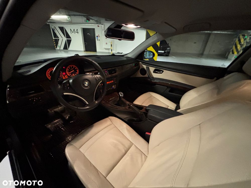 BMW Seria 3 325i M Sport Edition - 15