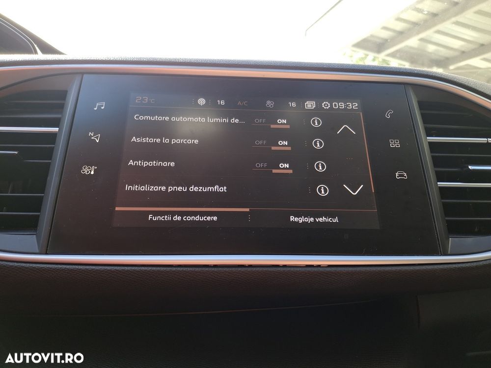 Peugeot 308 1.2 L PureTech Turbo S&S EAT8 Allure Pack - 20