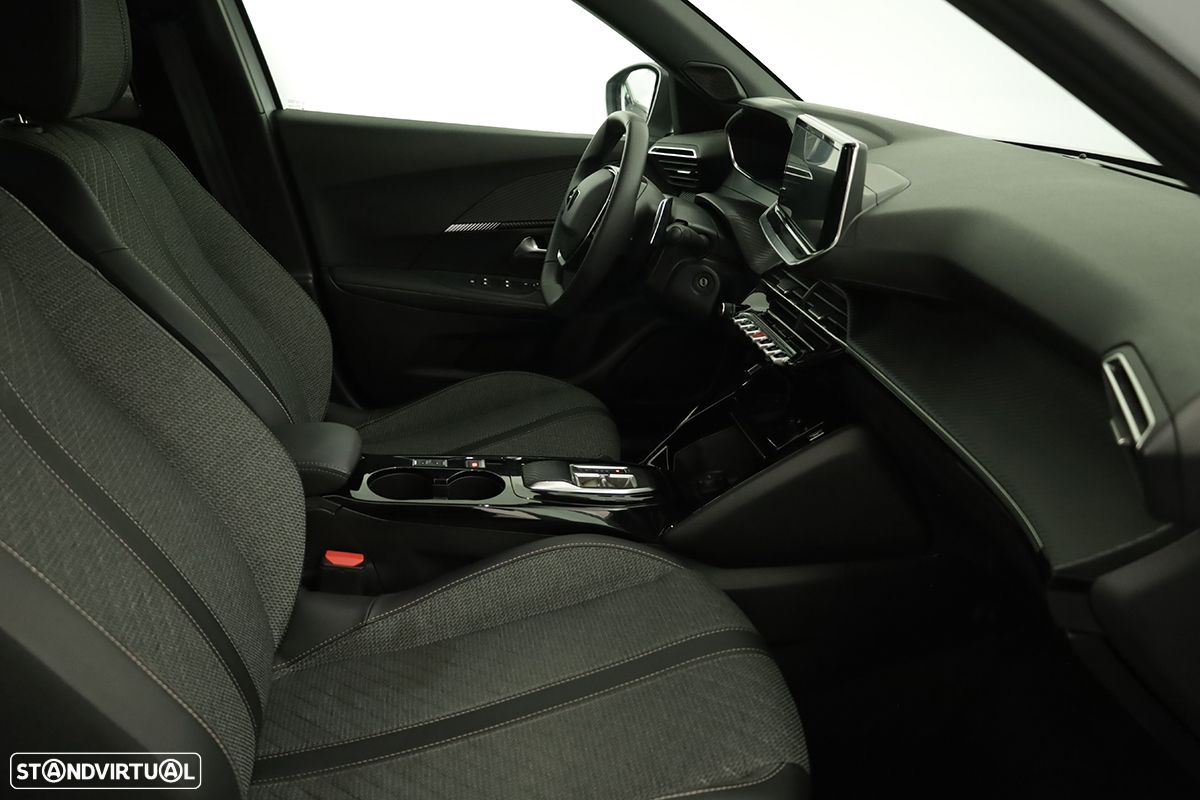 Peugeot 2008 1.2 PureTech Allure EAT8 - 22