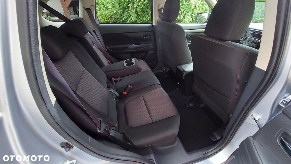 Mitsubishi Outlander 2.0 2WD Invite - 11