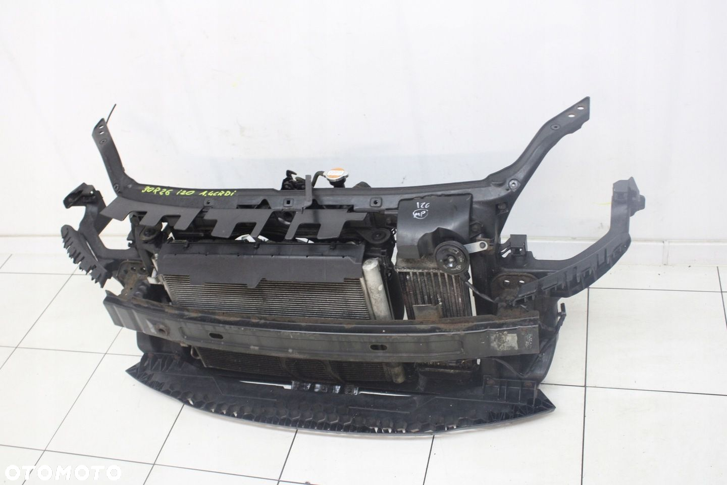 PAS PRZEDNI WZMOCNIENIE CHŁODNICE HYUNDAI i20 2008R- 1.4 CRDI - 3