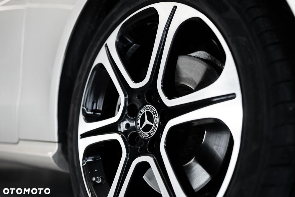 Mercedes-Benz Klasa E 200 4-Matic 9G-TRONIC - 39