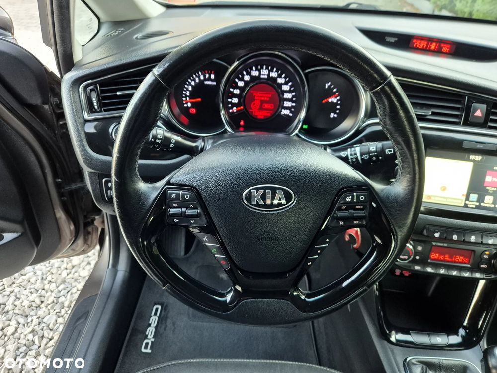 Kia Ceed 1.6 GDI Dream Team Edition - 24