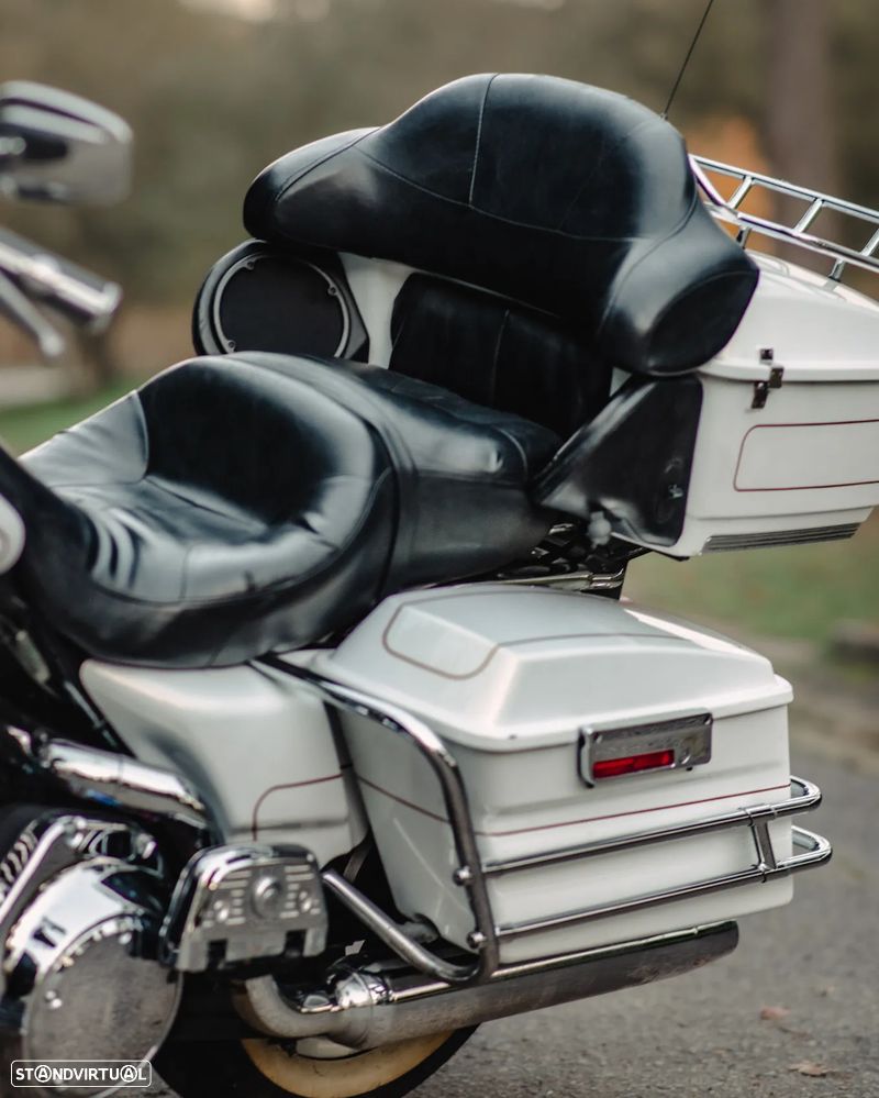 Harley-Davidson FLHTCU Ultra Classic Electra Glide - 12