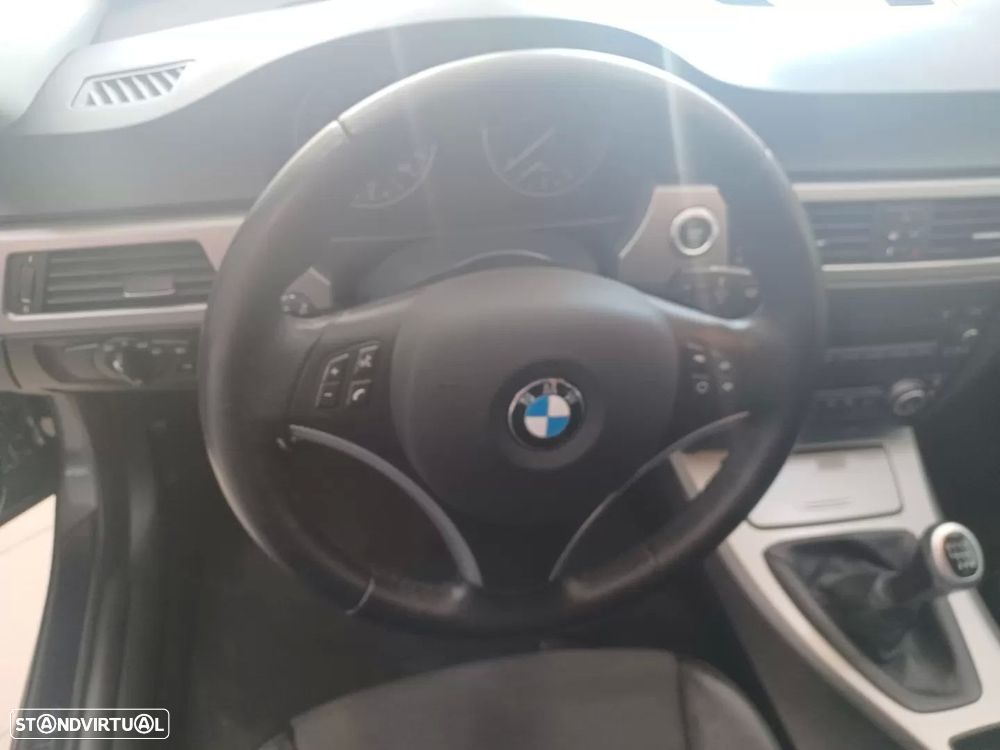 BMW 318 d - 13