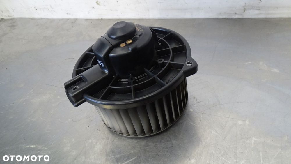 WENTYLATOR NAWIEWU TOYOTA RAV4 II 2.0D4D - 1