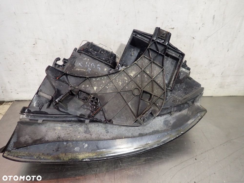 LAMPA PRAWA PRZEDNIA AUDI A4 B5 - 5