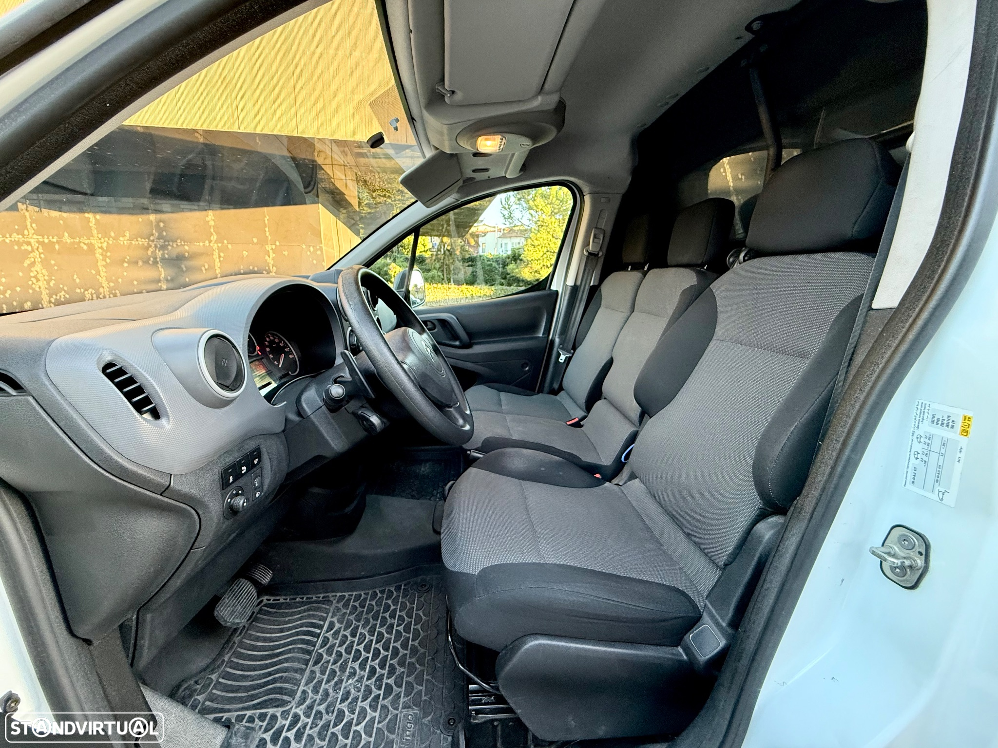Citroën Berlingo 3lugares AUTOMÁTICA - 19