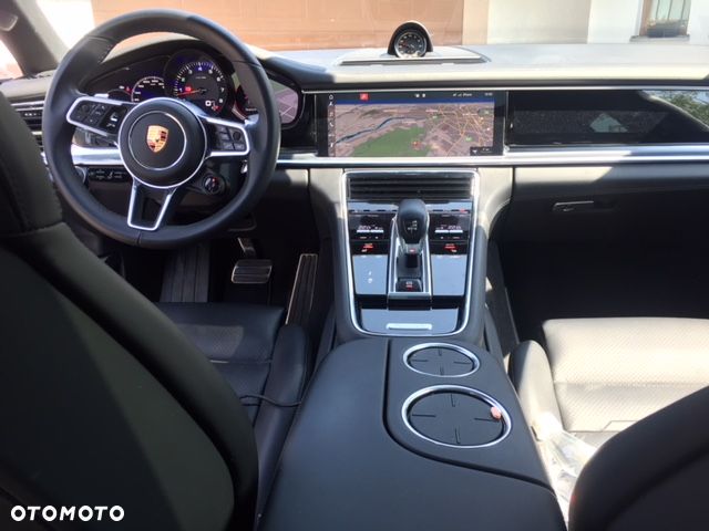 Porsche Panamera 4S - 9