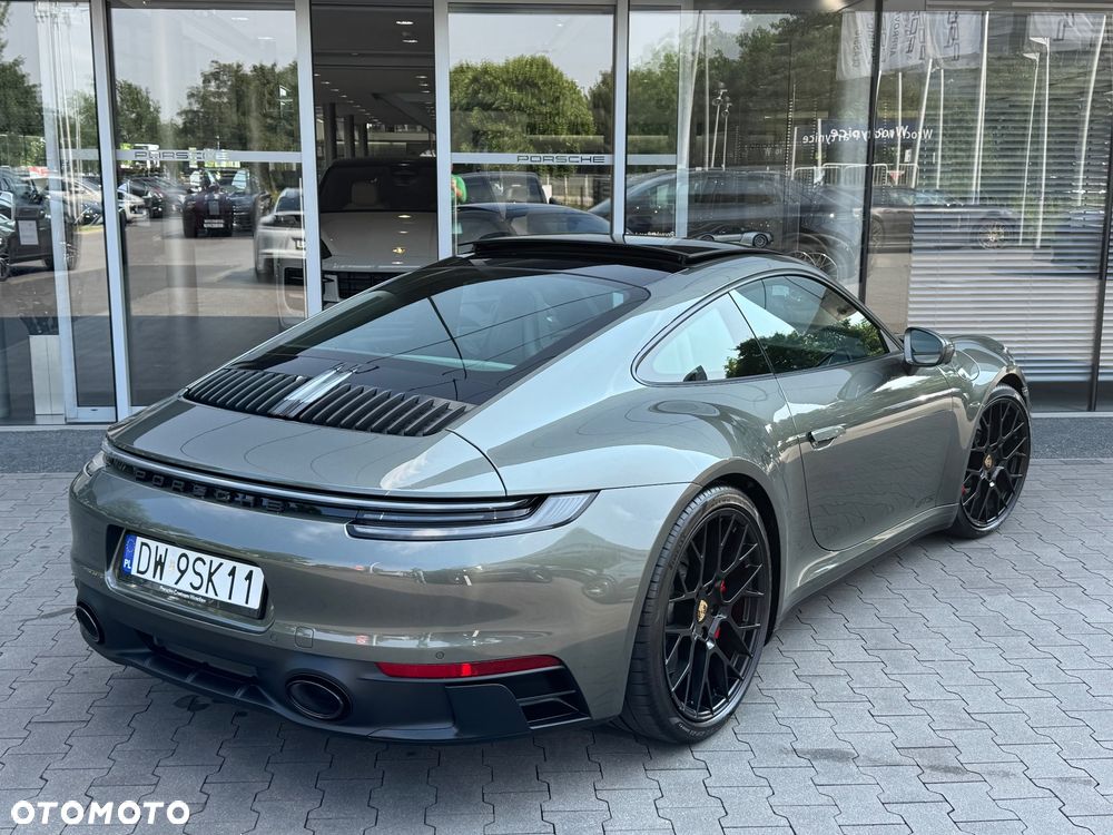 Porsche 911 Carrera 4 GTS - 9